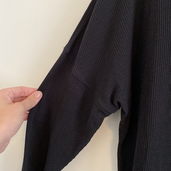 Aritzia The Group by Babaton Waffle Knit Cowl Neck Thermal Long Sleeve XL Black - Picture 4 of 9